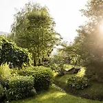 Отель Strasserwirt - Ansitz Zu Tirol 4*