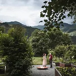 Hotel Strasserwirt - Ansitz Zu Tirol 4*