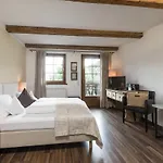 Strasserwirt - Ansitz Zu Tirol Отель 4*