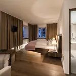 Strasserwirt - Ansitz Zu Tirol 4*