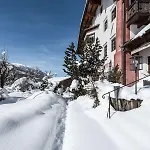 Отель Strasserwirt - Ansitz Zu Tirol 4*
