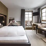 Strasserwirt - Ansitz Zu Tirol 4* Strassen