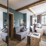 Strasserwirt - Ansitz Zu Tirol Hotel 4*