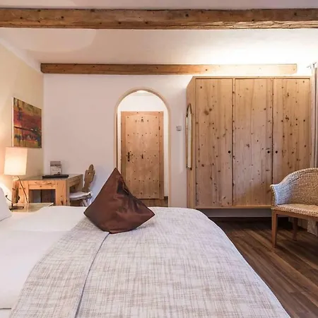 Strasserwirt - Ansitz Zu Tirol 4*