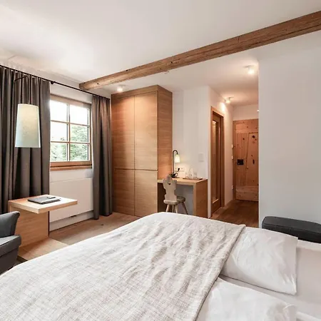 Hotel Strasserwirt - Ansitz Zu Tirol Strassen