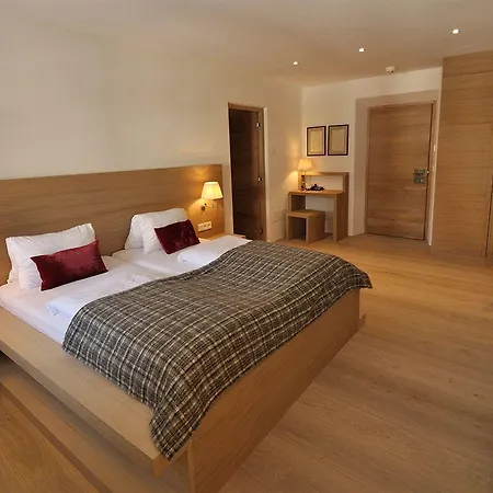 Strasserwirt - Ansitz Zu Tirol Hotel Strassen