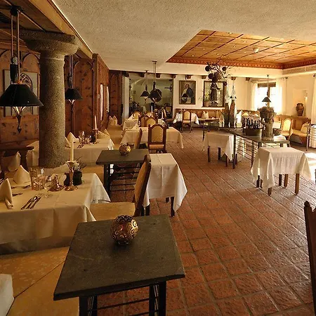 Hotel Strasserwirt - Ansitz Zu Tirol 4*