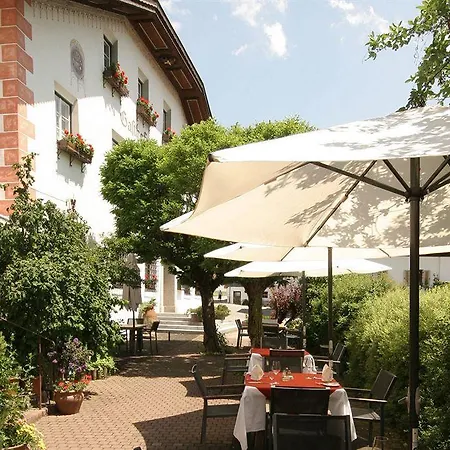 Hotel Strasserwirt - Ansitz Zu Tirol Strassen