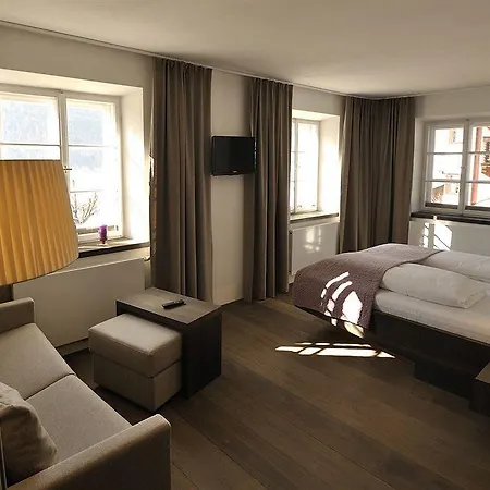Hotel Strasserwirt - Ansitz Zu Tirol