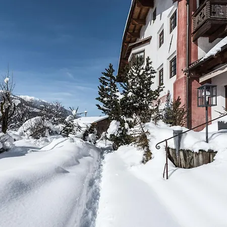 Hotel Strasserwirt - Ansitz Zu Tirol Strassen