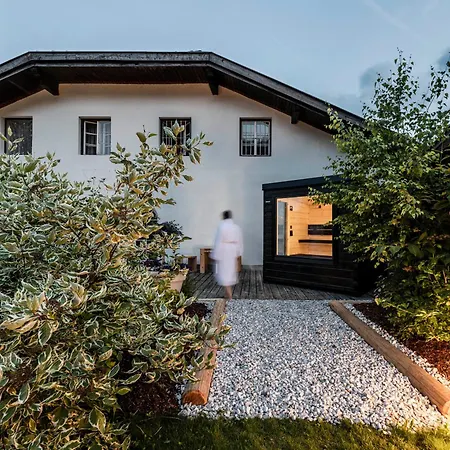 Hotel Strasserwirt - Ansitz Zu Tirol