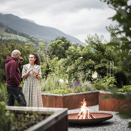 Strasserwirt - Ansitz Zu Tirol Strassen
