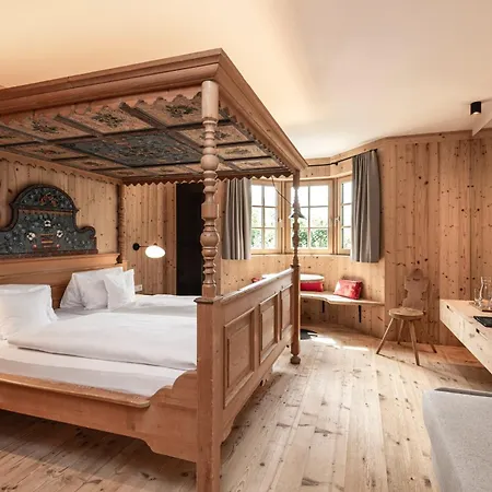 Strasserwirt - Ansitz Zu Tirol 4*
