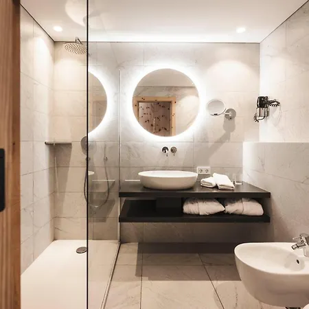 Strasserwirt - Ansitz Zu Tirol 4* Strassen