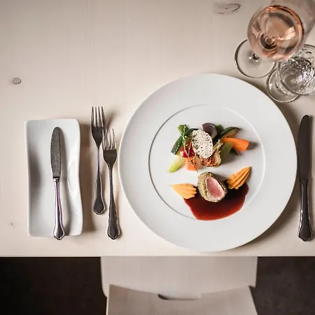 Hotel Strasserwirt - Ansitz Zu Tirol 4*