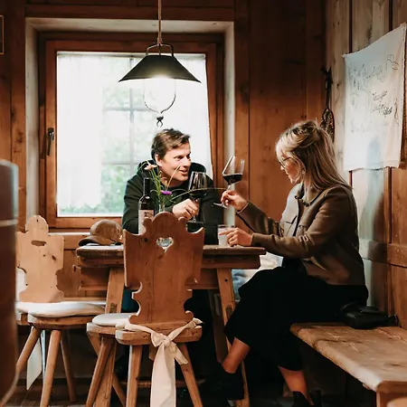 Strasserwirt - Ansitz Zu Tirol Ξενοδοχείο Strassen