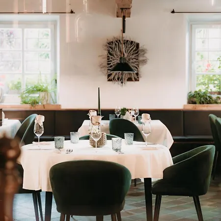 Hotel Strasserwirt - Ansitz Zu Tirol 4*