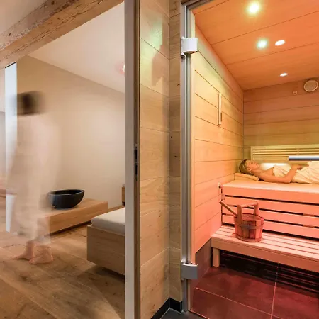 Strasserwirt - Ansitz Zu Tirol Otel