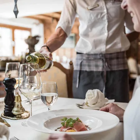 Strasserwirt - Ansitz Zu Tirol 4* Strassen