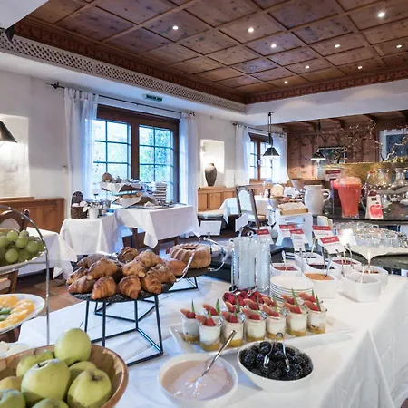 Strasserwirt - Ansitz Zu Tirol Hotel