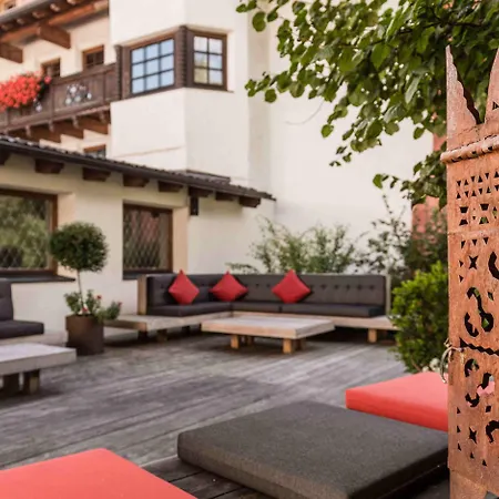 Strasserwirt - Ansitz Zu Tirol 酒店 4*