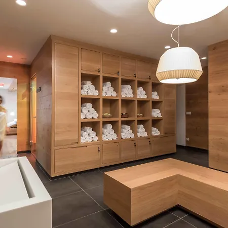 Otel Strasserwirt - Ansitz Zu Tirol