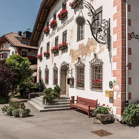 Hotel Strasserwirt - Ansitz Zu Tirol