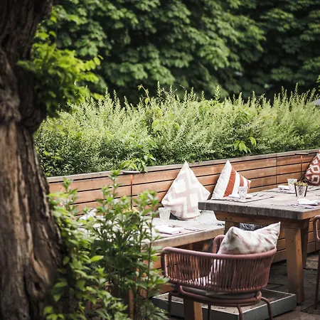 Strasserwirt - Ansitz Zu Tirol Otel Strassen