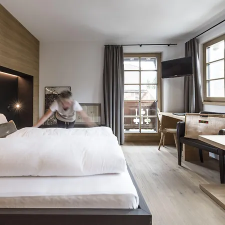 Strasserwirt - Ansitz Zu Tirol 4* 斯特拉森