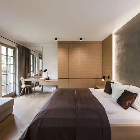 Hotel Strasserwirt - Ansitz Zu Tirol 4*