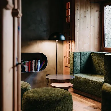 Strasserwirt - Ansitz Zu Tirol ホテル シュトラッセン