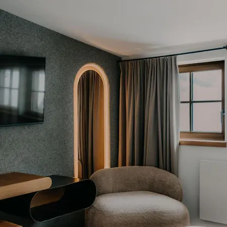 Hotel Strasserwirt - Ansitz Zu Tirol