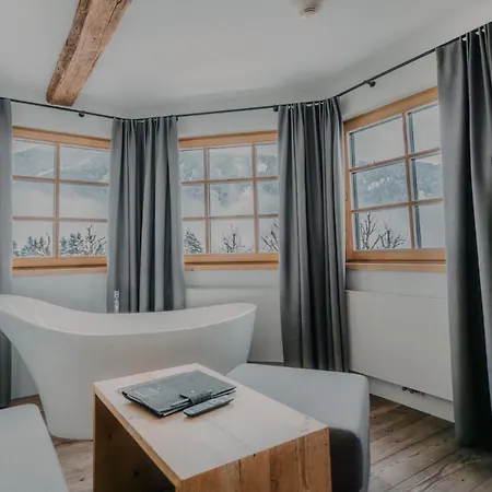 Hotel Strasserwirt - Ansitz Zu Tirol Strassen