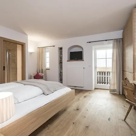 Strasserwirt - Ansitz Zu Tirol Hotel 4*