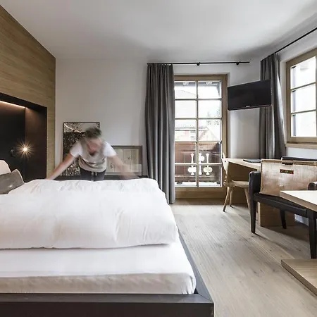 Strasserwirt - Ansitz Zu Tirol Hotel Strassen