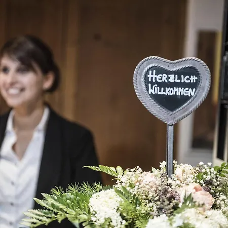 Strasserwirt - Ansitz Zu Tirol Hotel