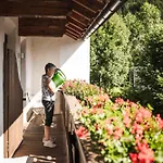 Strasserwirt - Ansitz Zu Tirol Strassen