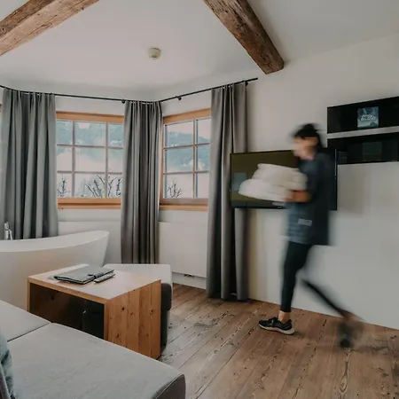 Hotel Strasserwirt - Ansitz Zu Tirol Strassen
