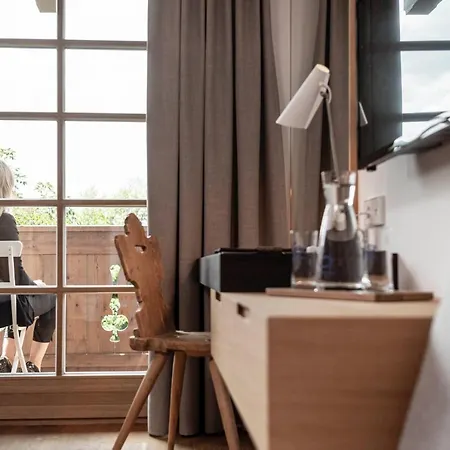 Hotell Strasserwirt - Ansitz Zu Tirol