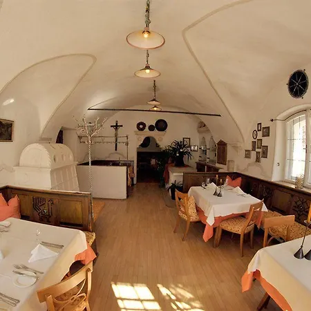 Strasserwirt - Ansitz Zu Tirol Hotell
