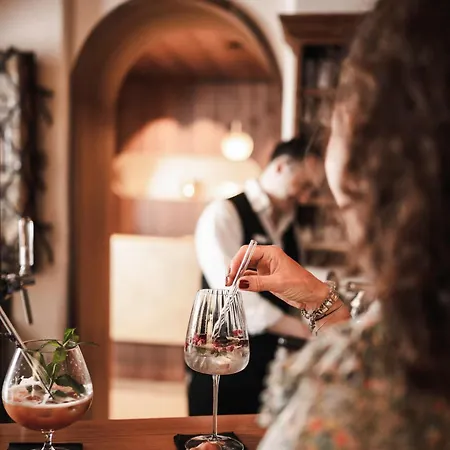 Strasserwirt - Ansitz Zu Tirol