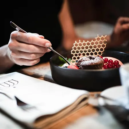 Strasserwirt - Ansitz Zu Tirol Hotel Strassen