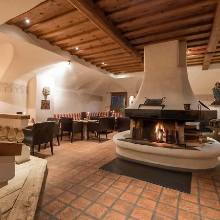 Strasserwirt - Ansitz Zu Tirol 4*