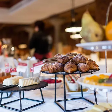 Strasserwirt - Ansitz Zu Tirol