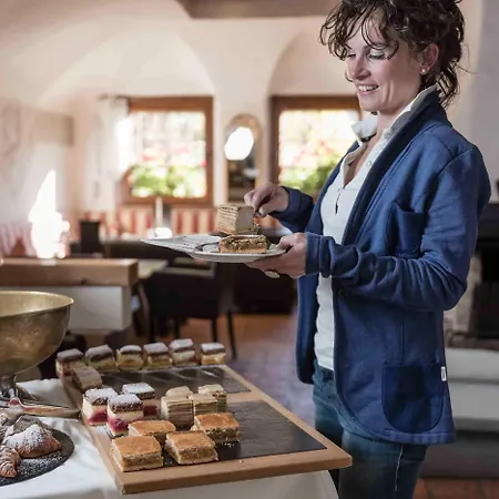 Strasserwirt - Ansitz Zu Tirol Hotel