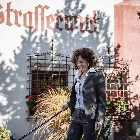 Strasserwirt - Ansitz Zu Tirol 4*