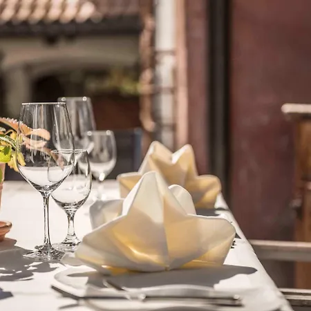 Strasserwirt - Ansitz Zu Tirol Hotel Strassen