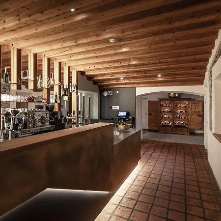 Hotel Strasserwirt - Ansitz Zu Tirol