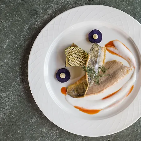 Strasserwirt - Ansitz Zu Tirol Hotel Strassen