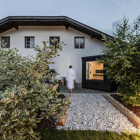 Hotel Strasserwirt - Ansitz Zu Tirol 4*